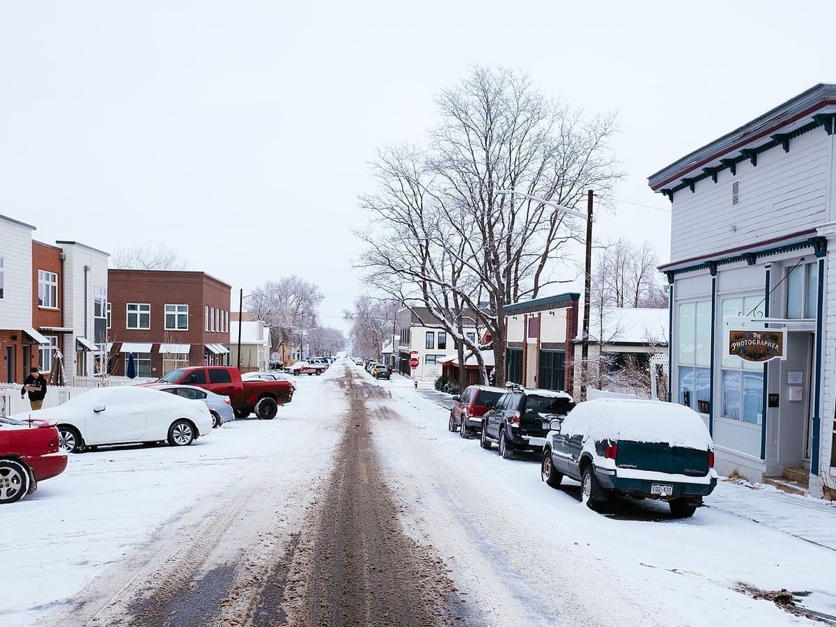 Looking east on E Simpson Street in Lafayette, Colorado